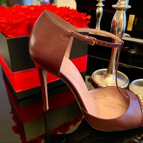 🎉HP🎉 AUTH GUCCI COLINE STUDDED T-STRAP PUMP - Picture 7 of 16